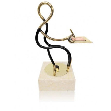 ESCULTURA TROFEO LITERATURA DE LATÓN. 3 T.