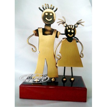 ESCULTURA TROFEO DE PROFESOR DE LATÓN. 3 TAM.