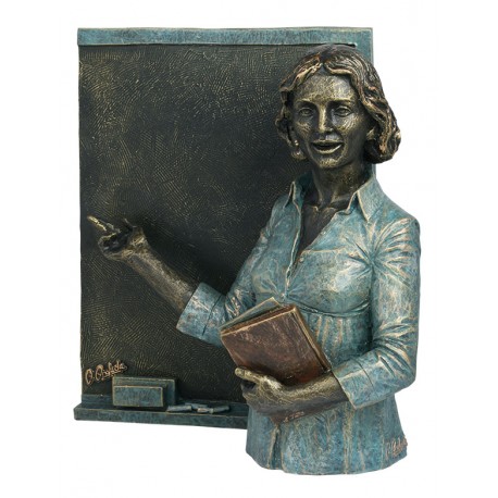 ESCULTURA PROFESORA CON PIZARRA. GRABACIÓN GRATIS.